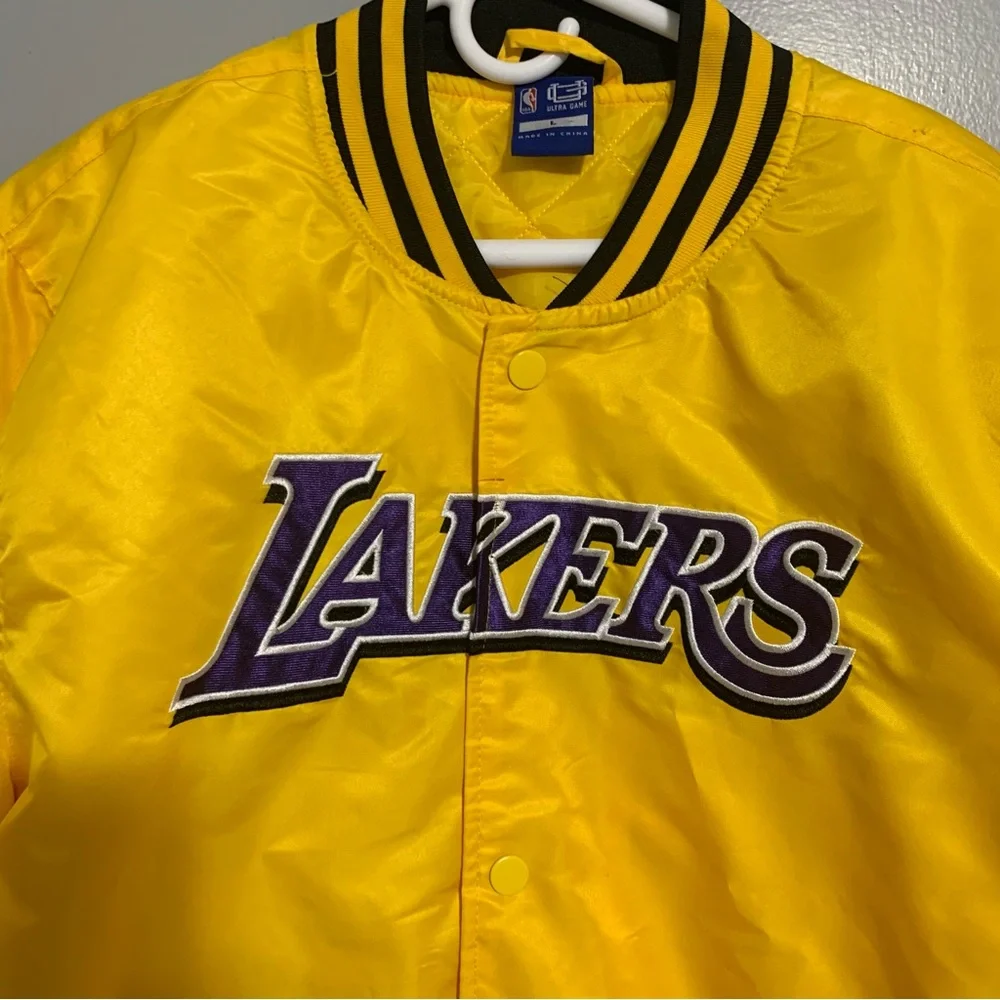 NBA Ultra Game Los‎ Angeles Lakers Logo Stitched Yellow Jacket Size Large L